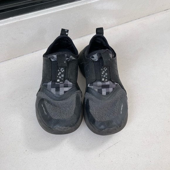 Sketchers shoes boys’ Slip ons - Picture 2 of 5